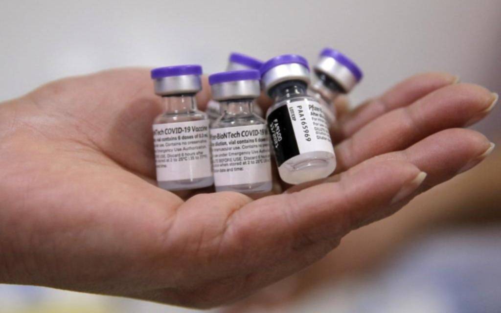 España compra 3,4 millones de dosis de Pfizer para llegar al 70% de vacunados en agosto