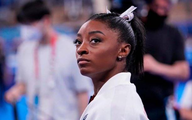 Simone Biles se retira de otras dos finales olímpicas