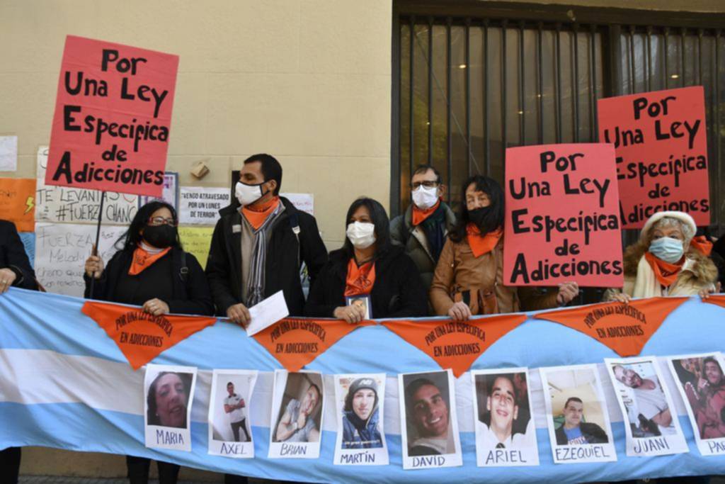 Manifestación de allegados a personas con consumos problemáticos y adicciones