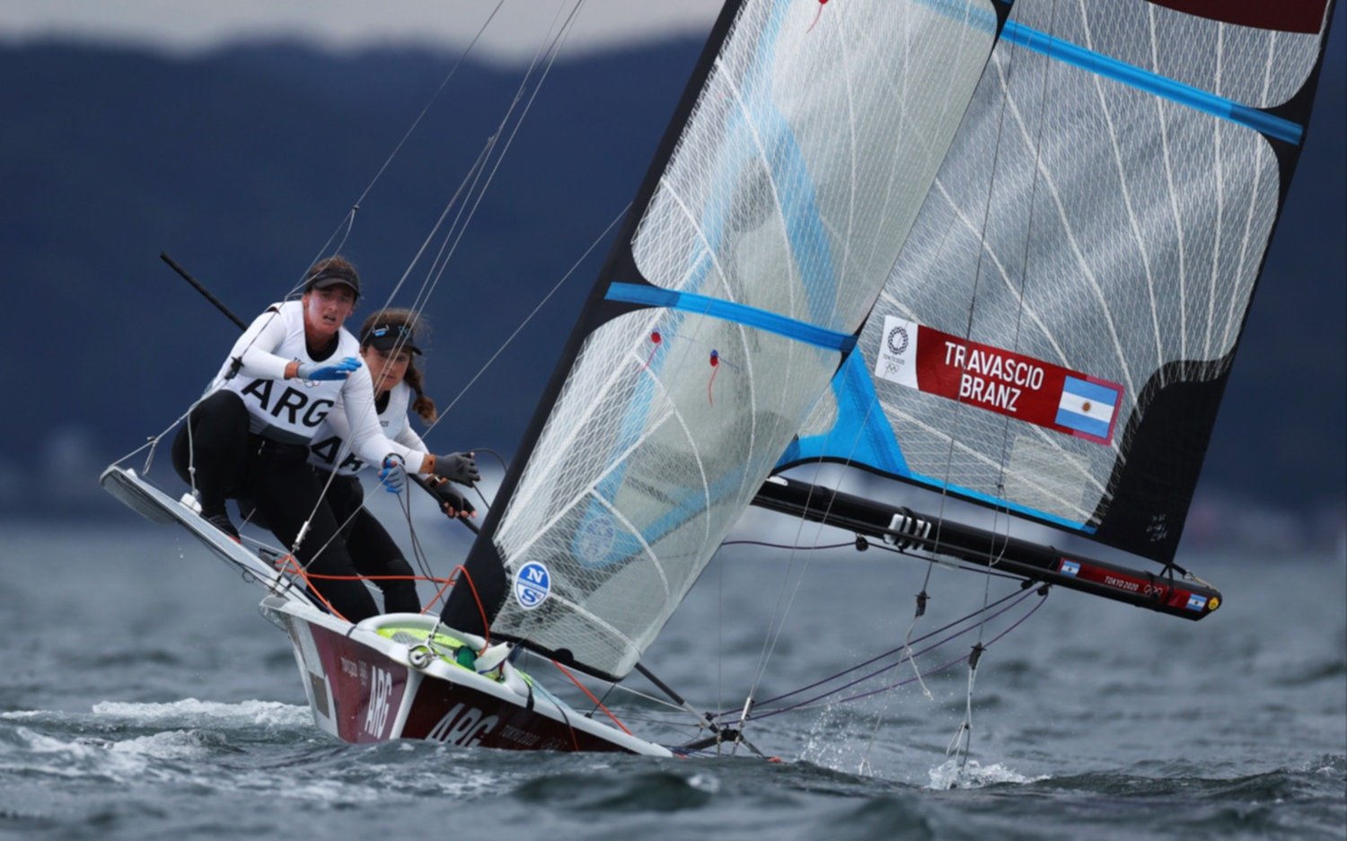 Vela: la platense Victoria Trasvascio se metió en la Medal Race y el lunes irá por una medalla en Tokio