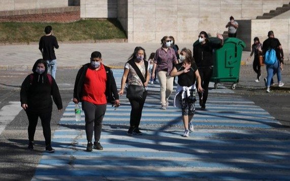 Detectan 3 casos de la variante delta en Rosario: tres residentes que viajaron al exterior