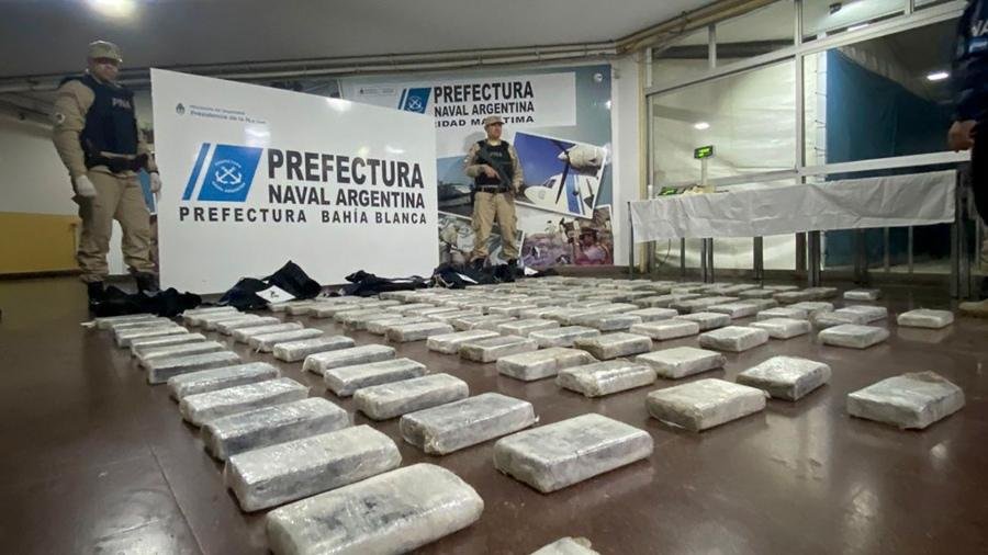 Encuentran 170 kilos de cocaína flotando en el mar