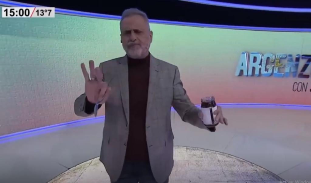 A lo “Intrusos”, Rial volvió a la tevé comiendo mermelada