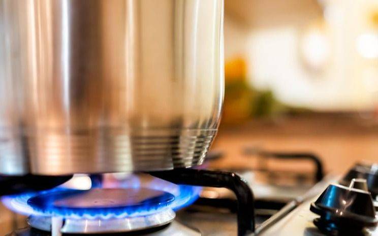 La odisea de casi un centenar de familias tras dos meses sin gas en un edifico de Av. 44