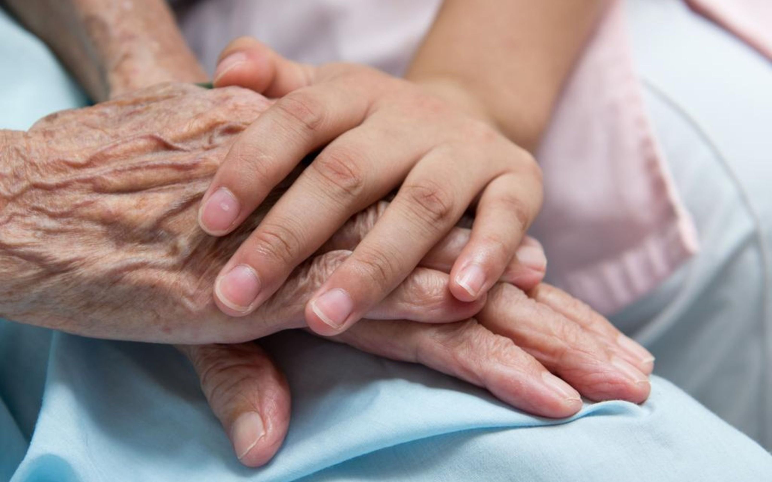 Ya es ley el proyecto de cuidados paliativos para pacientes y familiares: de qué se trata
