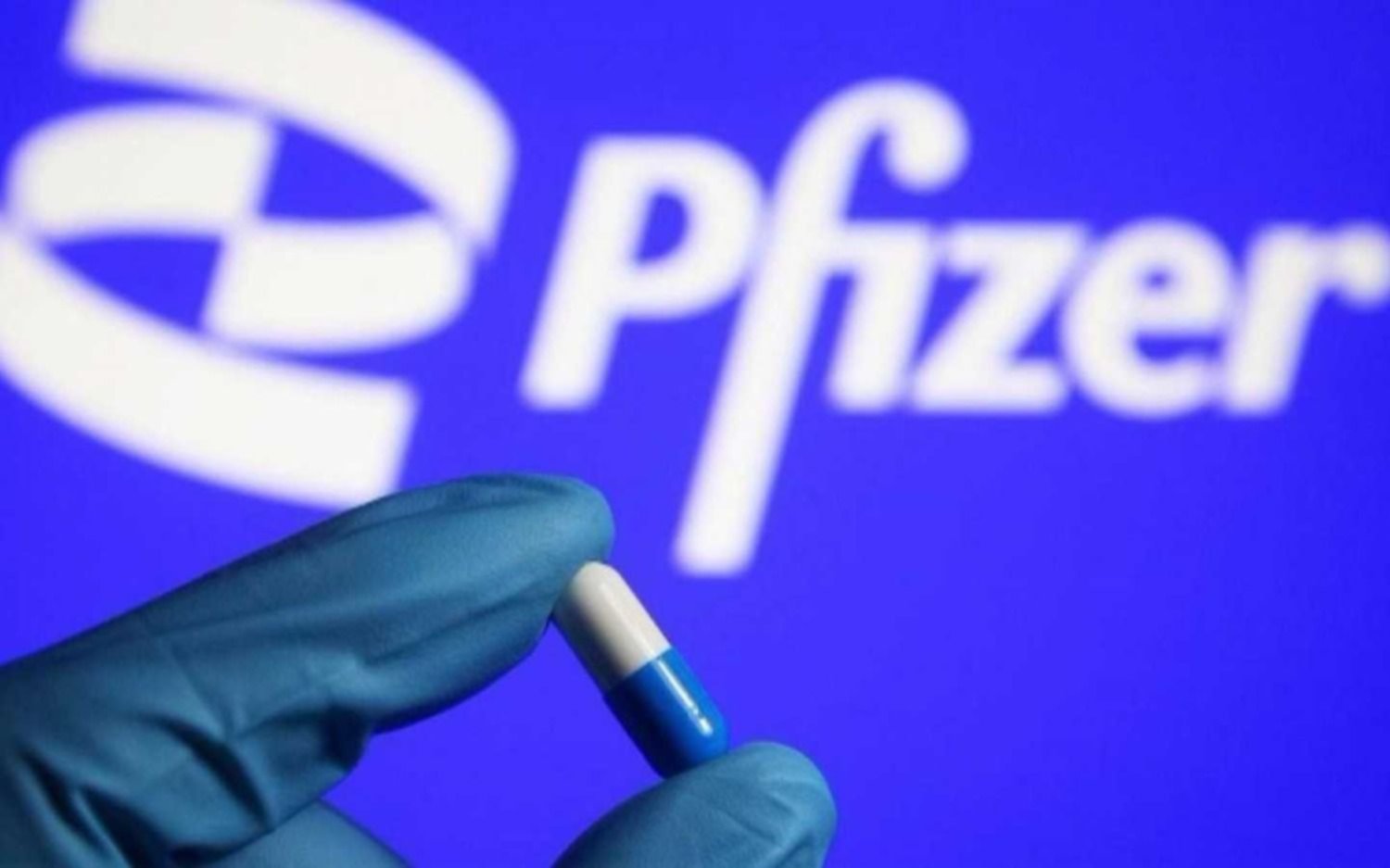 Estados Unidos autoriza a farmacias recetar píldora contra el COVID-19 de Pfizer