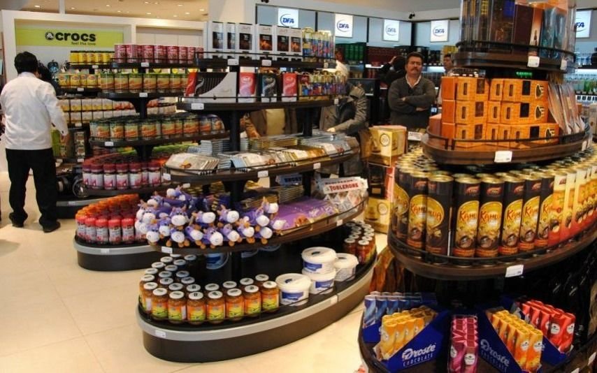 El Gobierno amplía el cepo y prohíbe la compra en cuotas en free shops