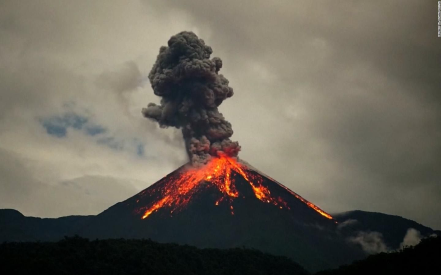 Alud en volcán de Ecuador: al menos un muerto y un herido