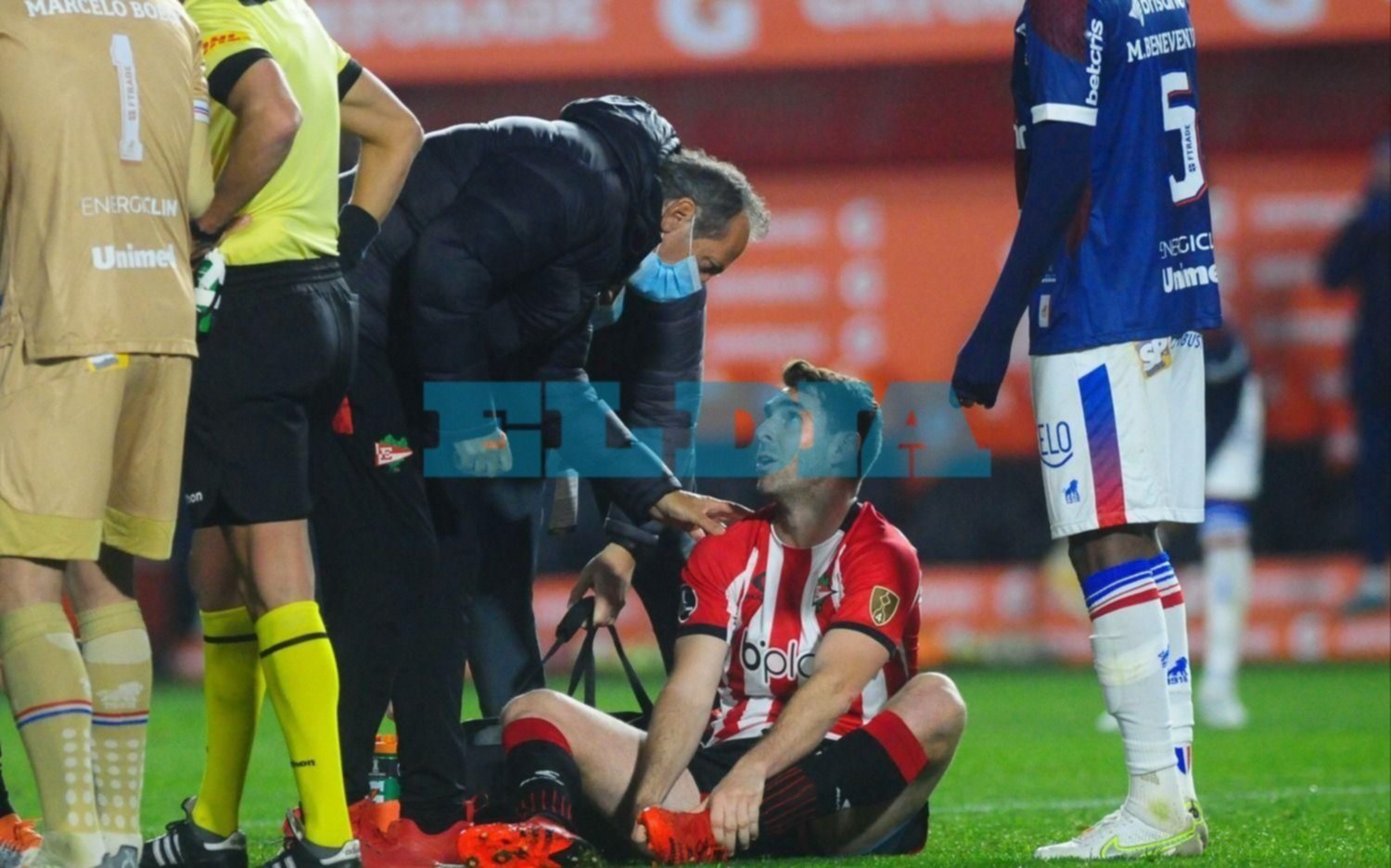 Preocupación por la lesión de Mauro Boselli que fue reemplazado en el primer tiempo