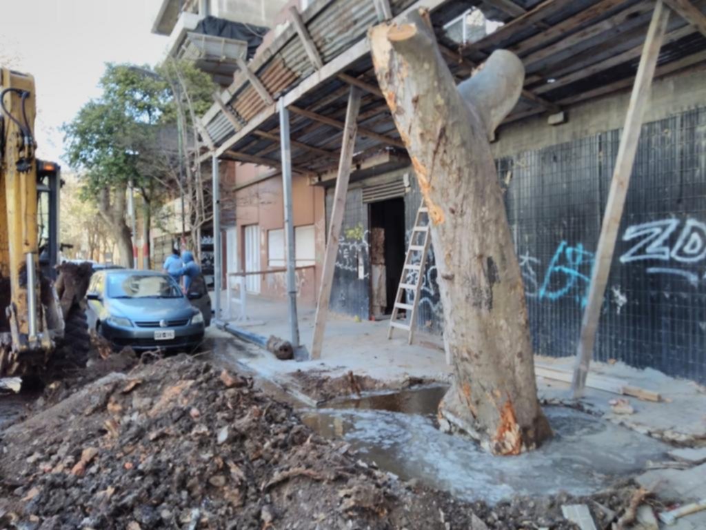 Extracción y laguna en la cuadra de 2 entre 56 y 57