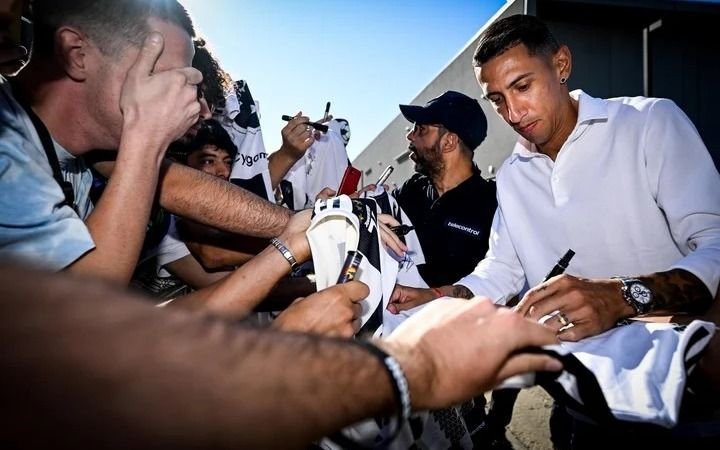 Llegó "Fideo": una multitud recibió a Di María, que revolucionó a la Juventus