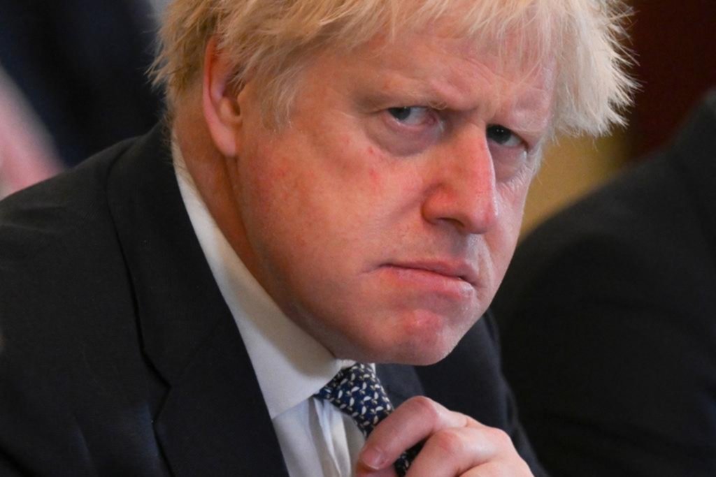 Boris deja al Reino Unido como lo gobernó, en el caos y la crisis