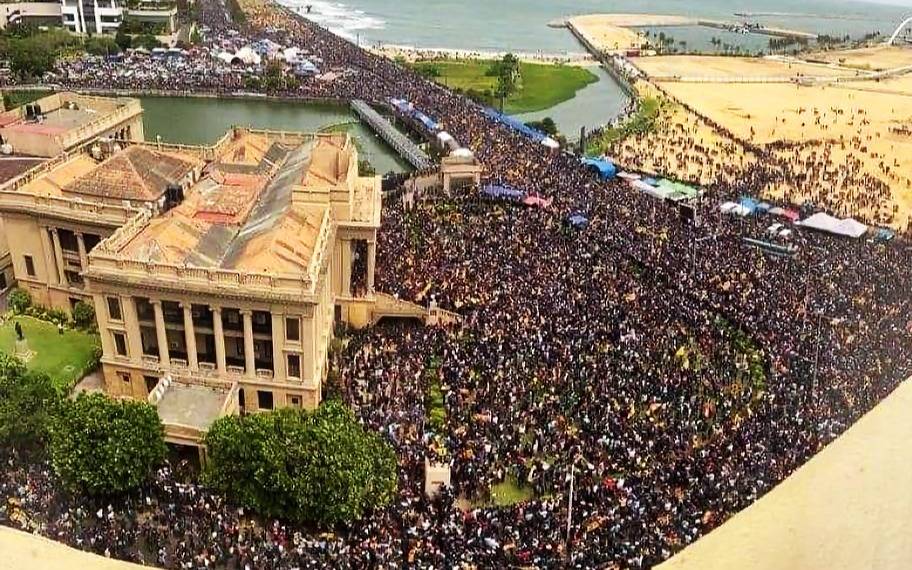 VIDEO. Impactante: así una multitud tomó la residencia del presidente de Sri Lanka para exigir su renuncia
