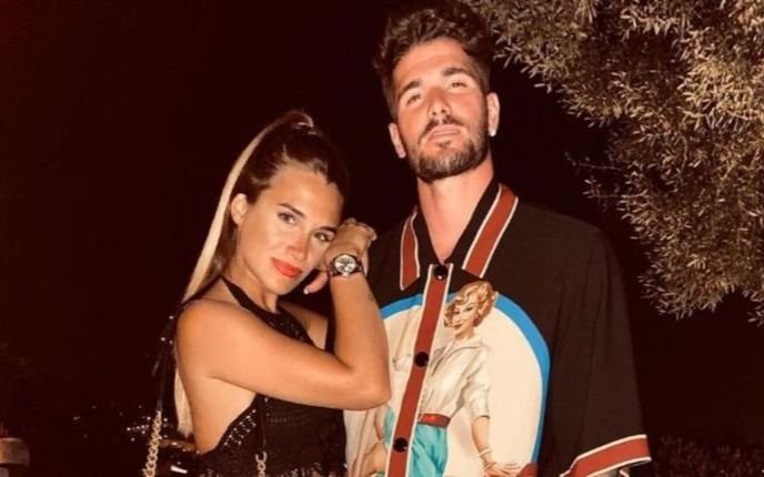 El "palito" de Camila Homs a Rodrigo de Paul