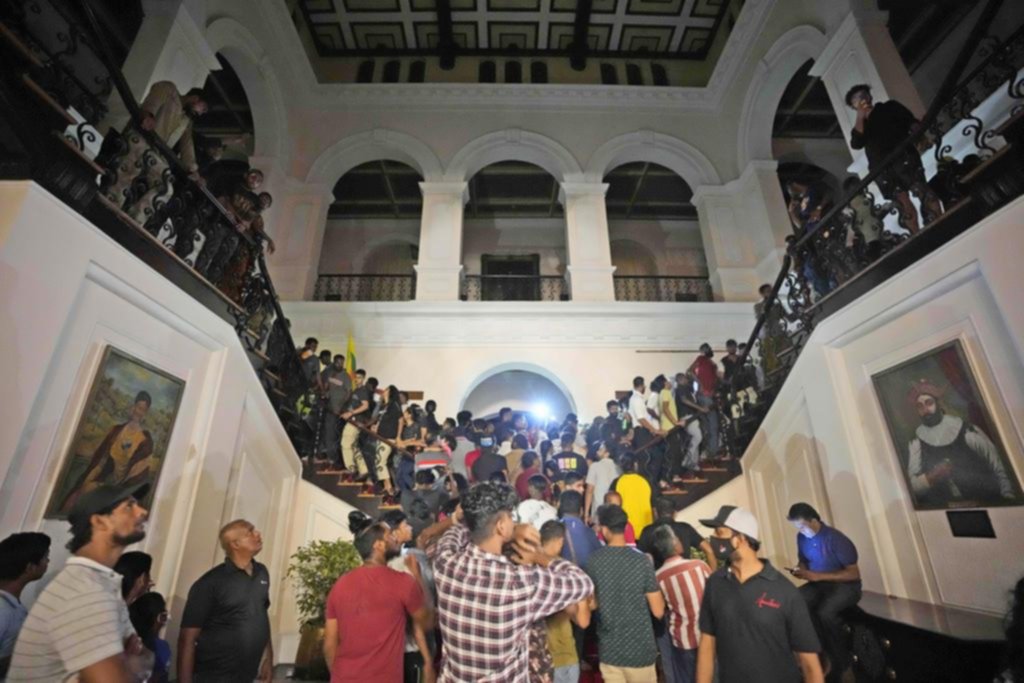 Sri Lanka: el presidente dimitió y la gente tomó por asalto su residencia