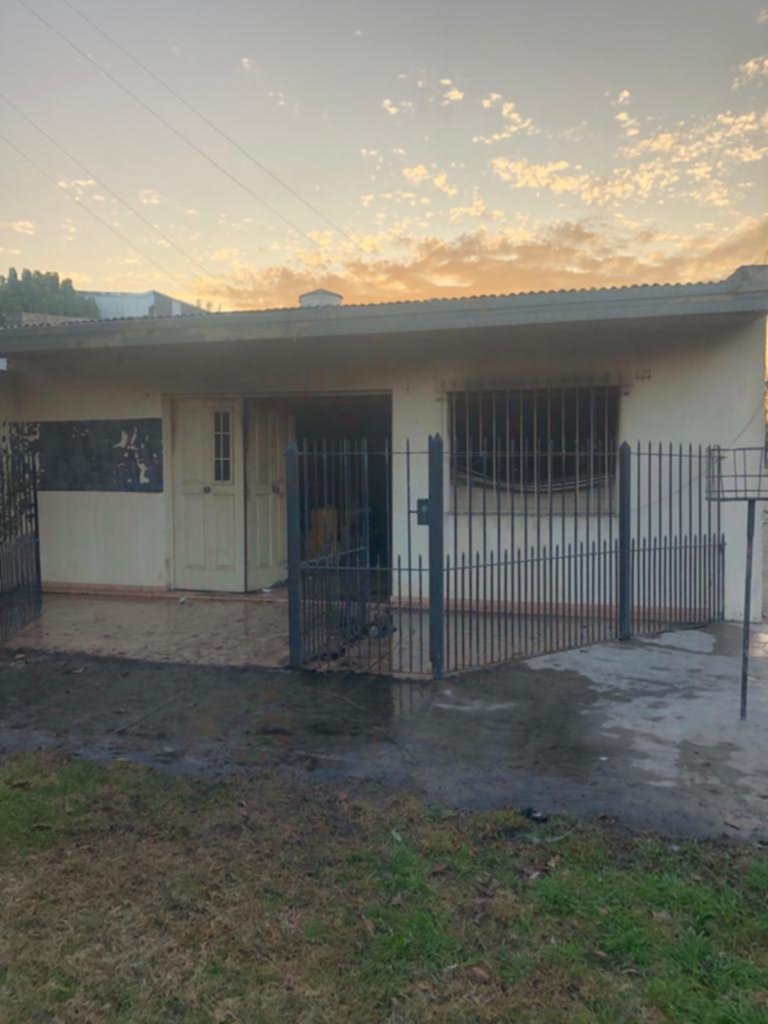Un incendio destruyó una casa en un barrio de Ensenada: no hubo heridos