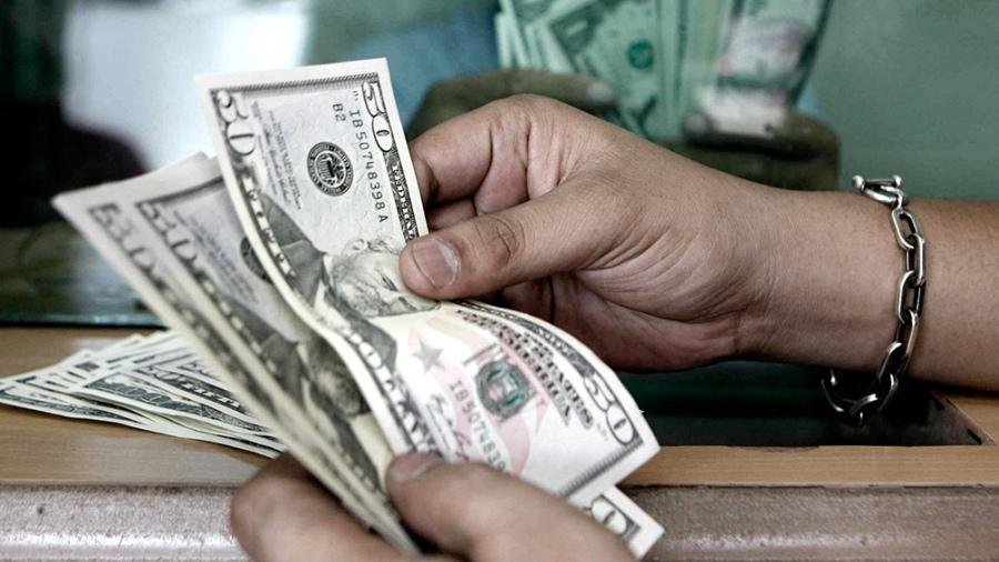 Cómo invertir en pesos y salir en dólares con varias opciones legales y sin tope de monto