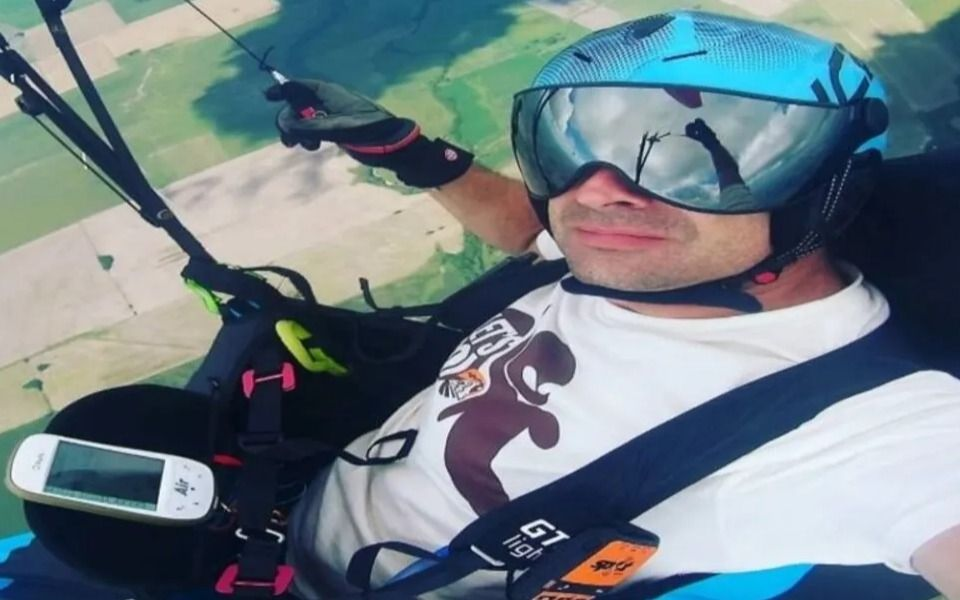 Trágica muerte de un docente en Entre Ríos: volaba en parapente, cayó al río Paraná y murió