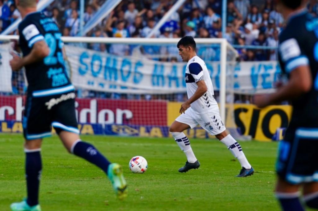 Varias renovaciones en carpeta y un nuevo intento por De Blasis