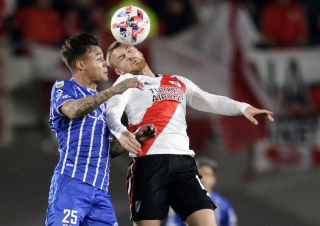 River y otro paso en falso: cayó ante el Tomba