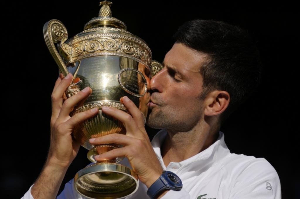 Djokovic, del infierno a tocar el cielo con las manos
