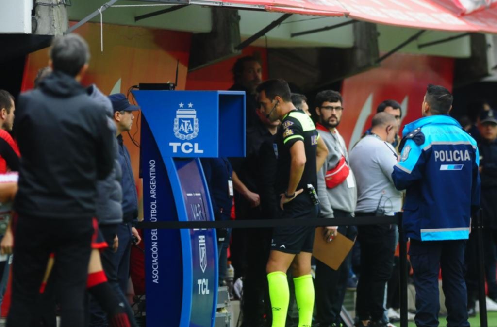 La jugada de Mas casi le sale más cara que un penal en contra