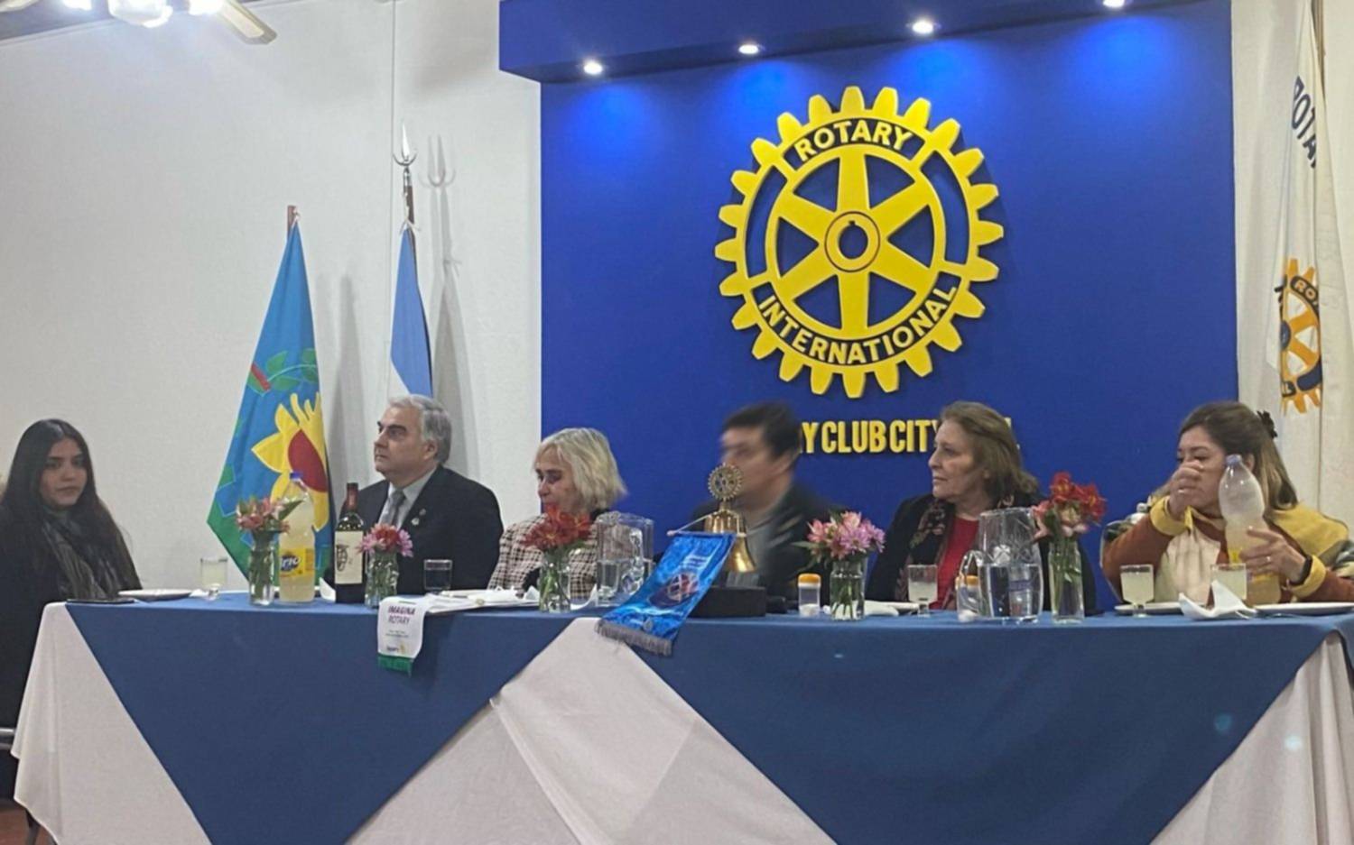 Asumieron nuevas autoridades en el Rotary City Bell