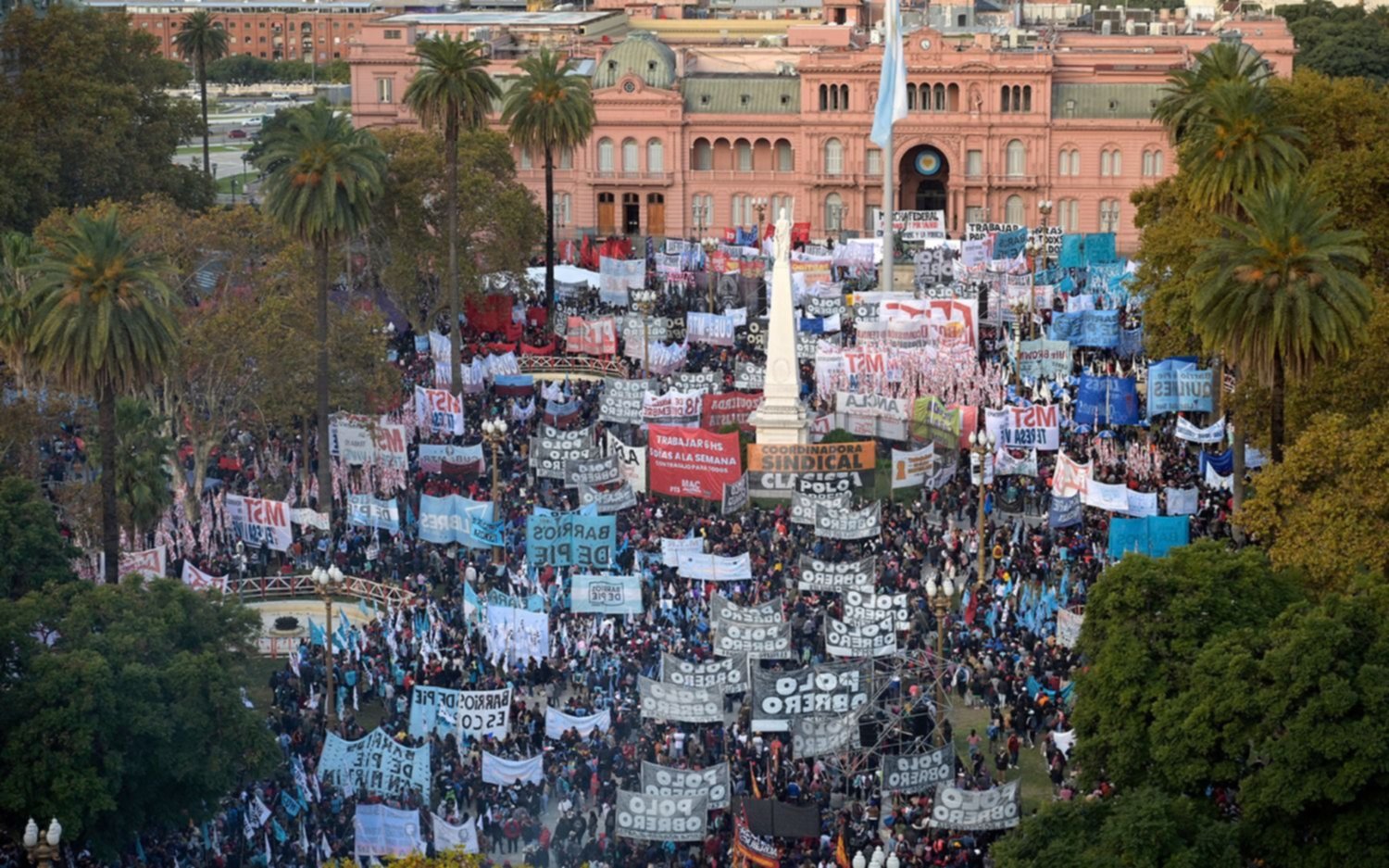 Planes sociales: piqueteros marcharán este jueves a Plaza de Mayo y pedirán que los reciba Batakis