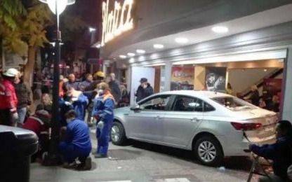 Un auto embistió a espectadores del show de Solita Silveyra y Verónica Llinás: el conductor tenía la licencia vencida