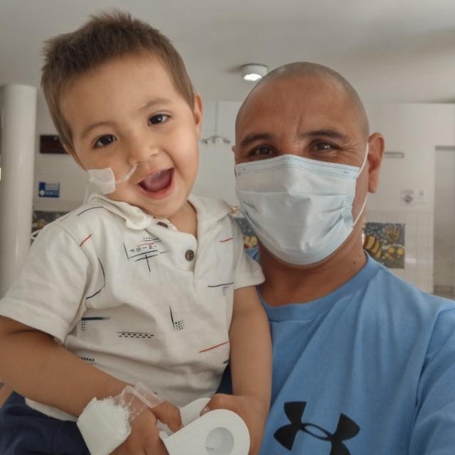 Tiene un hijo con leucemia y necesita ayuda