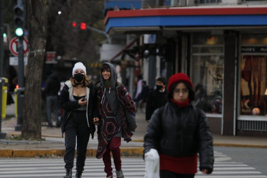 Por varios días hay que mantener los abrigos a mano: sigue el frío extremo