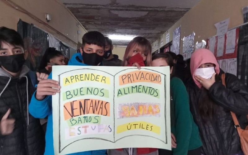 Frazadazo en la Escuela 36 de Quilmes