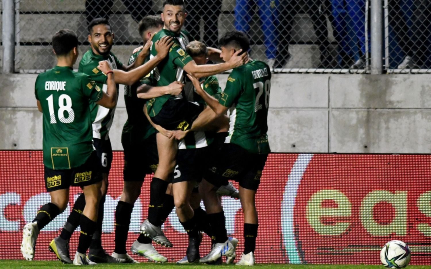 VIDEO. La colgó de un ángulo: el golazo de Dátolo en Copa Argentina