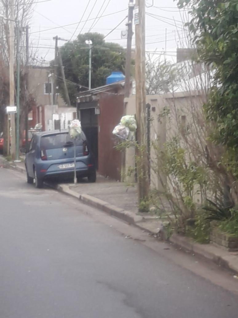 Reclamo por la recolección de basura en 2, 2 bis, 77 y 78