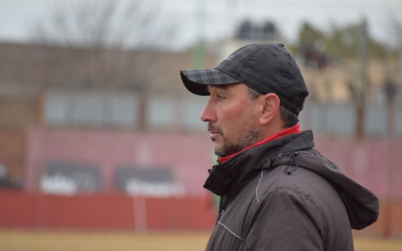 César González dejó de ser el DT de Cambaceres