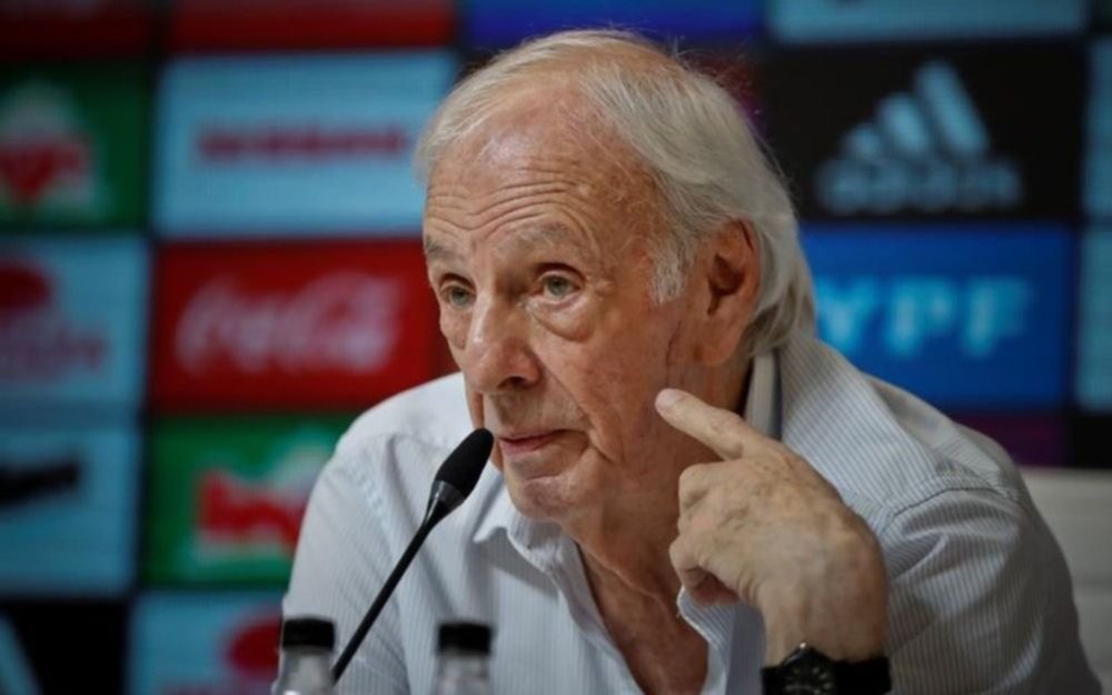 Menotti le apuntó a Riquelme: "No porque le pegaba bien a la pelota tiene que ser buen directivo"