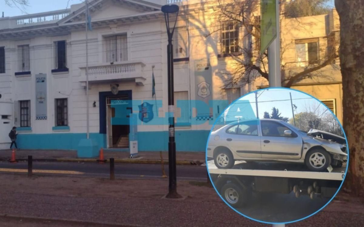 "Cementerio" de autos en La Plata: avanza la remoción de coches arrumbados en comisarías