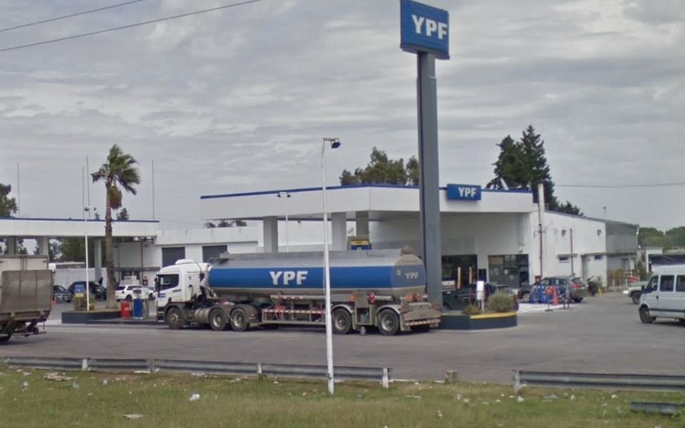 Etcheverry: le pegó un playero a una estación de servicio en Ruta 2