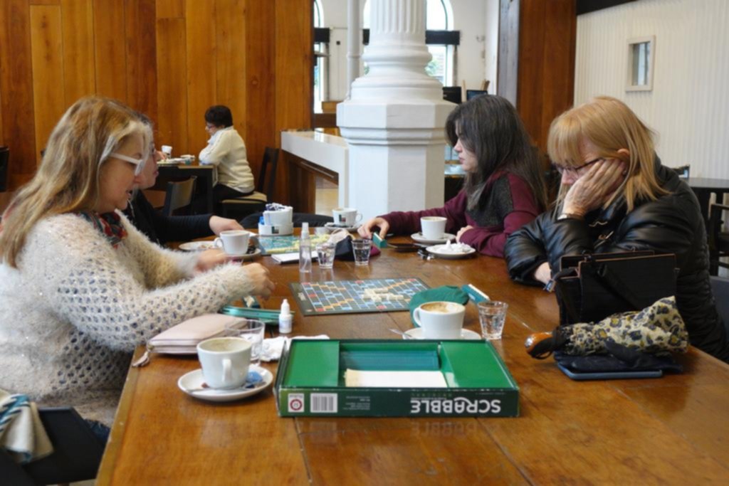 Scrabble, un tradicional juego de palabras que convoca fuera de casa