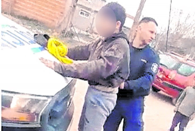 Vecinos atrapan a un delincuente en la megatoma