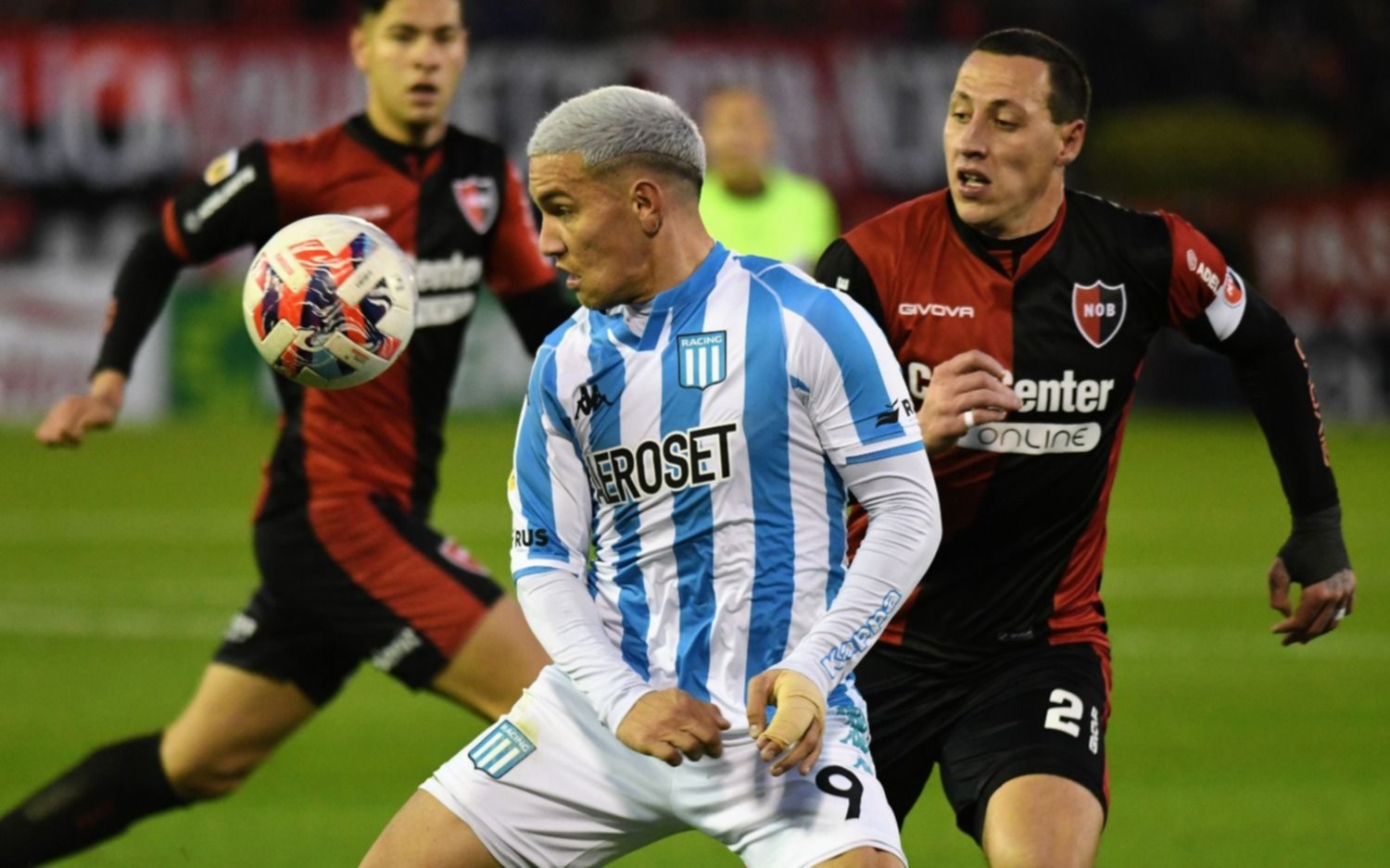 En un duelo clave, Newell´s igualó con Racing y sigue en la punta