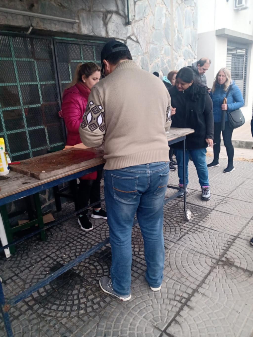 Ayuda para el Tata: movida solidaria por el parrillero atacado
