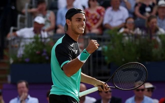 El tenista argentino, Francisco Cerúndolo, celebró su primer título ATP en el Abierto de Bastad