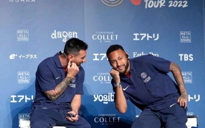 Todo de 10: Lio Messi hizo de "traductor" de Neymar en una presentación del PSG muy movida