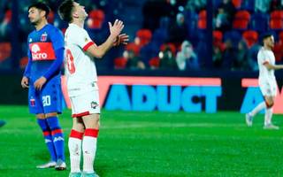 Estudiantes perdió contra Tigre por 2 a 1 y no logra recuperarse en la Liga Profesional.