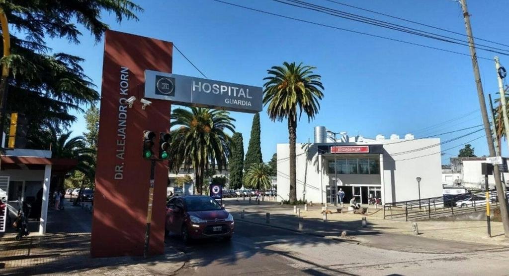 Hallan a un hombre tirado sobre una moto y con un balazo en la oreja derecha