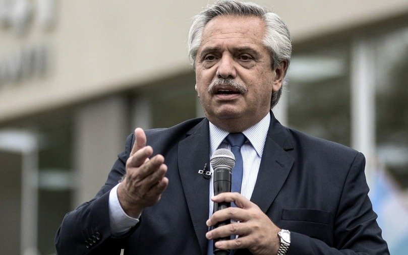 Alberto Fernández busca acercamientos en el frente en otra semana de reticencias internas y manifestaciones