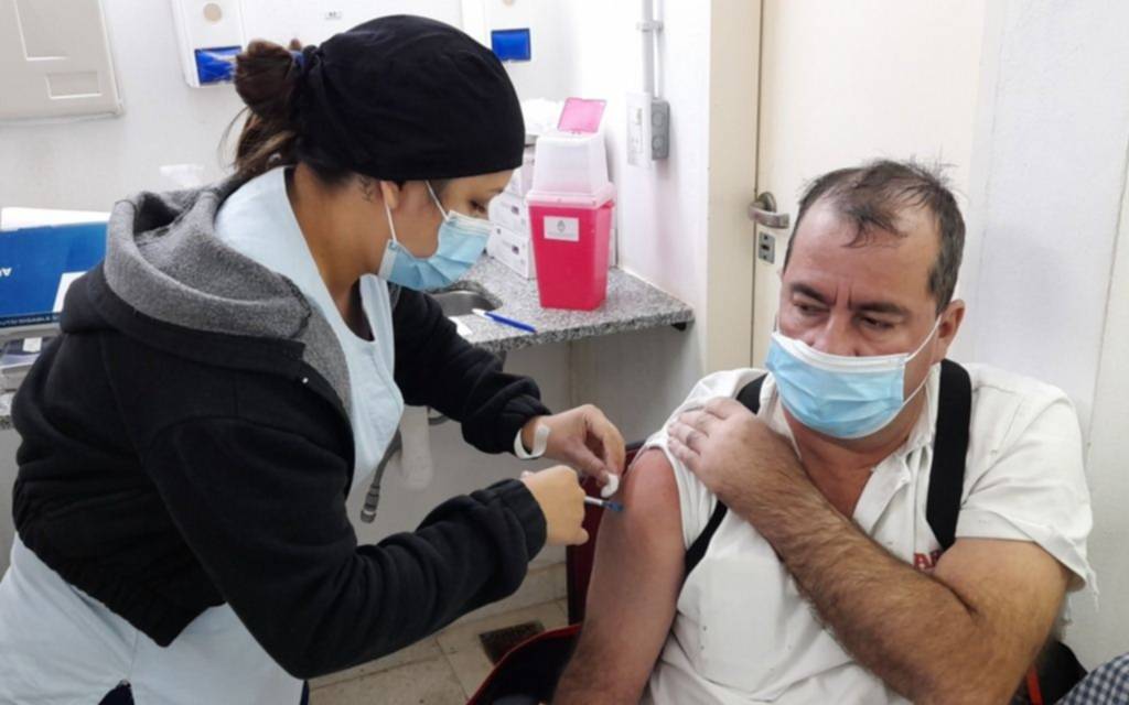 Alertan en Provincia por el aumento de casos de coronavirus: quienes puede darse la quinta dosis