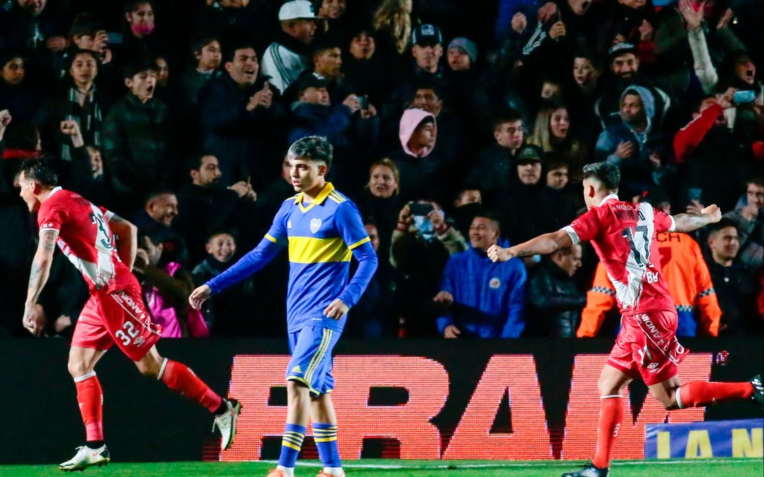 Un Boca sin brújula perdió ante el puntero Argentinos y quedó lejos en el torneo