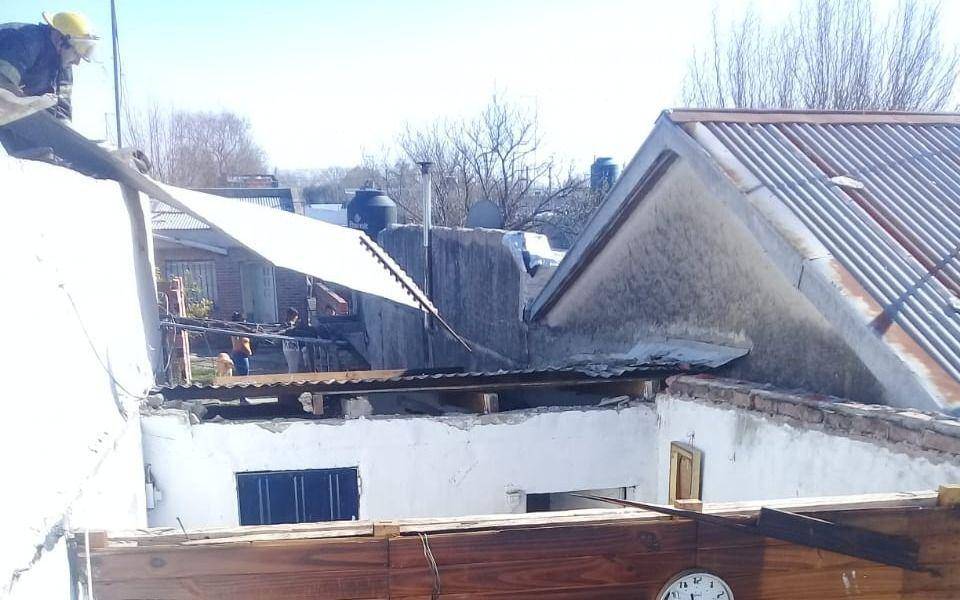 Un jubilado grave tras la explosión de su vivienda